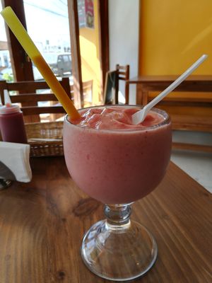 Shake with papaya, strawberry & coconut milk at Fruzion in Paracas