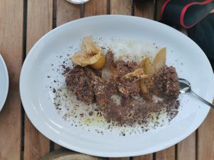 Nuss-Nougatmousse mit Birnensauce at Gruene Kombuese in Rostock