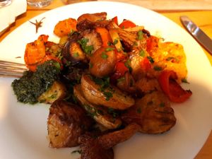 Roasted vegetables and potatoes at Gruene Kombuese in Rostock