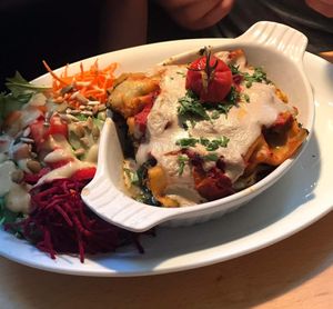 Filled Canneloni with spinach, pesto and side salad at Gruene Kombuese in Rostock