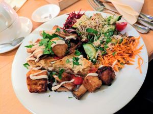 Kimchi- Quiche mit Knuspertofu at Gruene Kombuese in Rostock