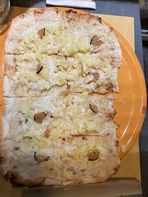 Pizza Patate e Tartufo at Buddy VEGGY in Rome