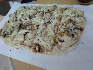 Pizza funghi bianca at Buddy VEGGY in Rome