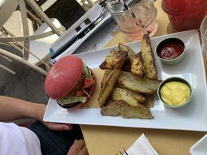 vegan breakfast burger at Buddy VEGGY in Rome