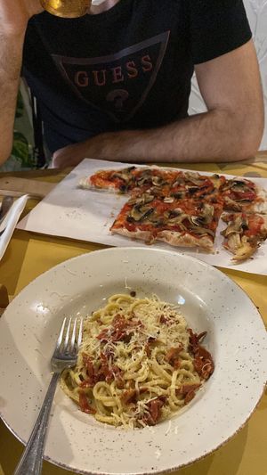 carbonara and mushroom pizza at Buddy VEGGY in Rome
