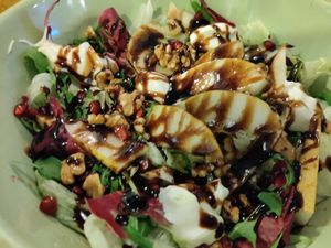 Salad with pears and vegan gorgonzola at Buddy VEGGY in Rome