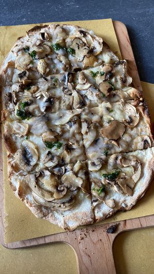 Vegan pizza with truffles at Buddy VEGGY in Rome