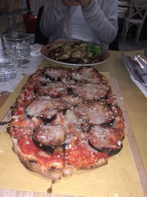 My vegan aubergine pizza and my girlfriends vegan meatballs with vegetables at Buddy VEGGY in Rome