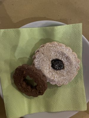 Complimentary biscuits 😍 #Veganuary at Buddy VEGGY in Rome