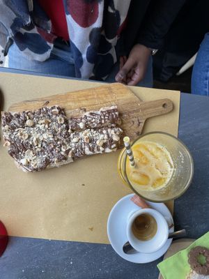 Pizzetta con crema alla nocciola veg + estratto  at Buddy VEGGY in Rome