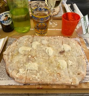 Vegane Quattro Formaggio und alkoholfreies Bier.😄 at Buddy VEGGY in Rome