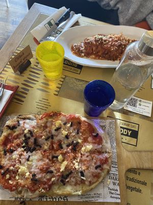 Pizza amatriciana e pasta amatriciana (tutto vegan ovviamente)  at Buddy VEGGY in Rome