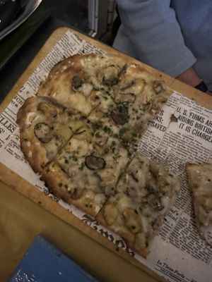 Pizza trufle  at Buddy VEGGY in Rome