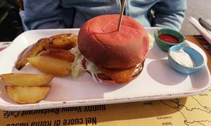 Checken Burger (the Beyond Burger looked similar and was as tasty as the chicken one) at Buddy VEGGY in Rome