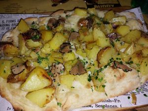 Pizza mit Kartoffeln und Trüffel at Buddy VEGGY in Rome