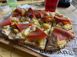 Focaccia - and complete vegan! Best „cheese“ and very crunchy!  at Buddy VEGGY in Rome
