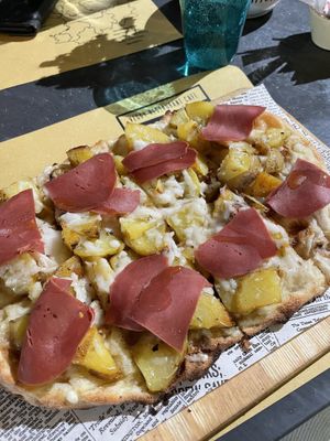 Speck and potato pizza, so good😛  at Buddy VEGGY in Rome