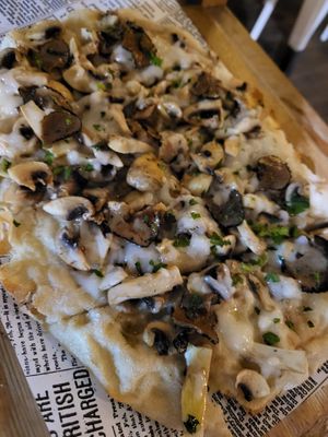 Mushroom and truffle pizza at Buddy VEGGY in Rome