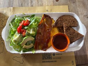 American Brunch (Omelette vegan, veggie bacon, green salad, legumes, avocado, toast + carrot cake* + orange juice* + cappuccino*) *not in the pic at Buddy VEGGY in Rome