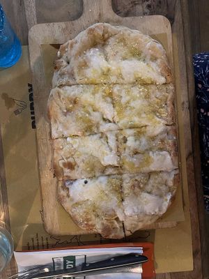 Pizza 4 cheese 😋😋😋  at Buddy VEGGY in Rome