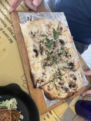 Mushroom pizza   at Buddy VEGGY in Rome