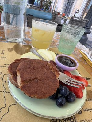 Heavenly pancakes with maple syrupp  at Buddy VEGGY in Rome