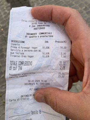 Te cobran el servicio 2€  at Buddy VEGGY in Rome