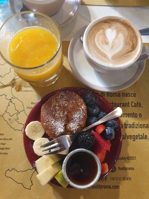 Vegan GF pancakes at Buddy VEGGY in Rome