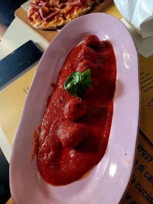 Vegan meatballs at Buddy VEGGY in Rome