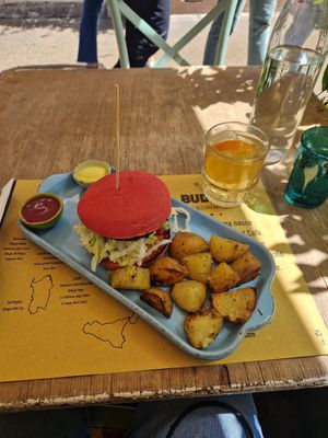 Beyond Meat Vegan Burger with roast potato at Buddy VEGGY in Rome