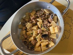 Mezzi rigatoni con veg-salsiccia e funghi  at Buddy VEGGY in Rome