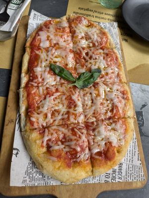 Pinsa Margarita, our appetizer 😋 at Buddy VEGGY in Rome