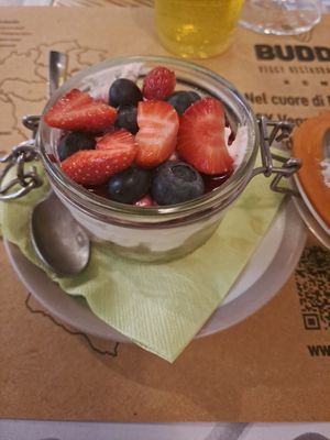 Cheescake with fruits at Buddy VEGGY in Rome