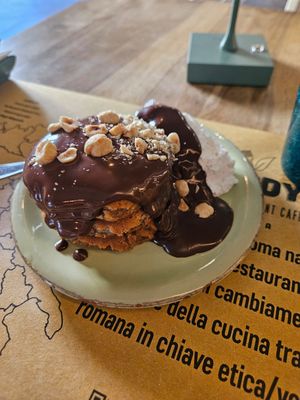 Hazelnut chocolate pancakes at Buddy VEGGY in Rome