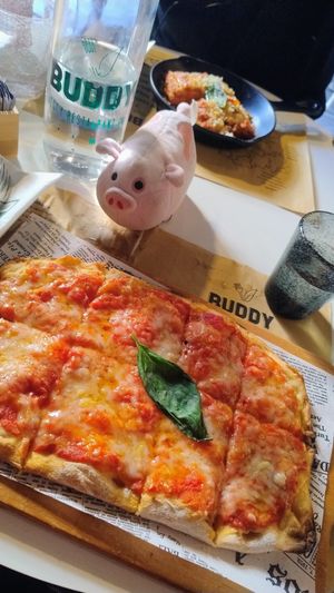 Margherita pizza and Lasagna in the back at Buddy VEGGY in Rome