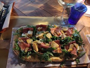 Pinsa 🤤 delicous at Buddy VEGGY in Rome