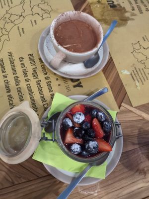 Tiramisu and cheese cake at Buddy VEGGY in Rome