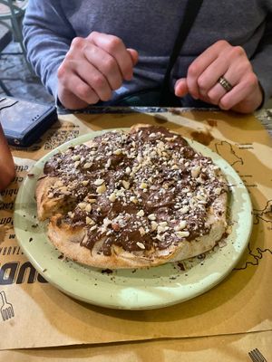 Chocolate hazelnut pizza at Buddy VEGGY in Rome