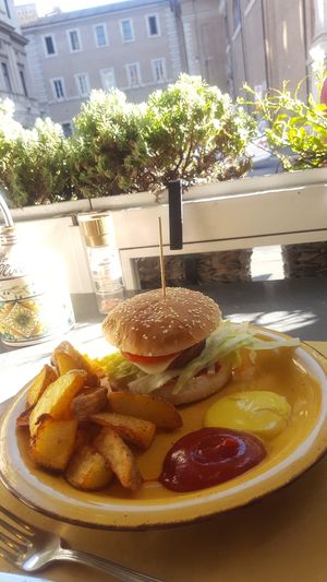 Vegan cheeseburger at Buddy VEGGY in Rome