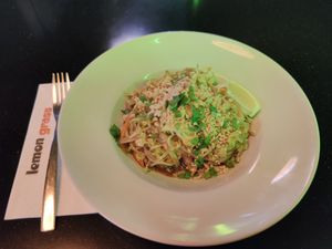 Pad Thai without egg at Lemongrass in Madrid