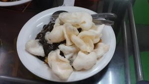 Tahu tek at Pagoda Vegetarian in Surabaya