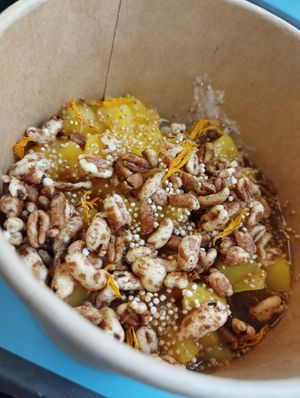 Porridge to take away at roots - Lintheschergasse in Zurich