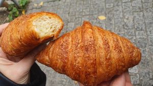 Vegan Croissants at roots - Lintheschergasse in Zurich