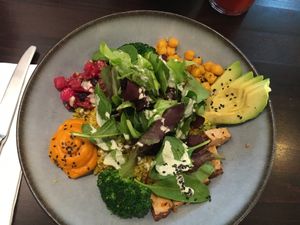 The large protein bowl at roots - Lintheschergasse in Zurich