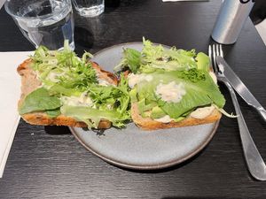Sandwich à l’avocat  at roots - Lintheschergasse in Zurich