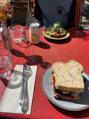   at roots - Lintheschergasse in Zurich