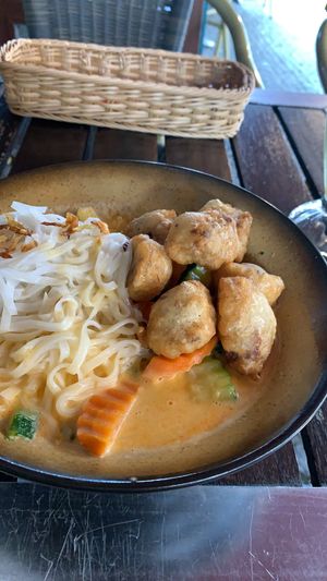 mango curry with vegan chicken  at Savory Chay in Berlin