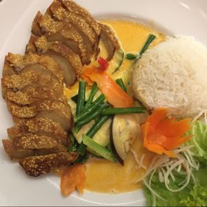 Mango curry with mock duck at Savory Chay in Berlin