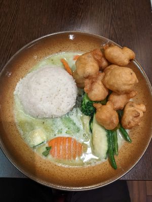 Green Curry with baked Vegan-chicken (11,50€) - 4.5/5. at Savory Chay in Berlin