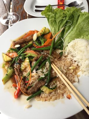 mock beef stir fry at Savory Chay in Berlin